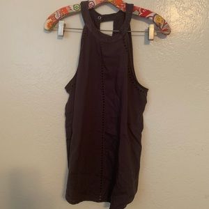 Cloth and stone tank